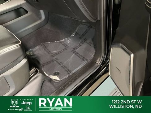 New 2026 RAM 2500 Laramie AWD/4WD image 43