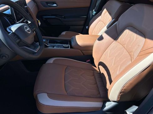 New 2026 Nissan Pathfinder Platinum AWD/4WD image 15