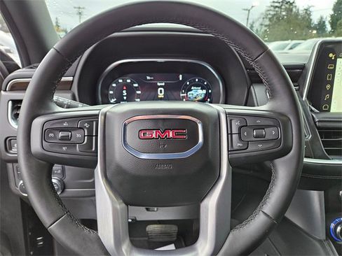 Used 2024 GMC Yukon SLE image 18