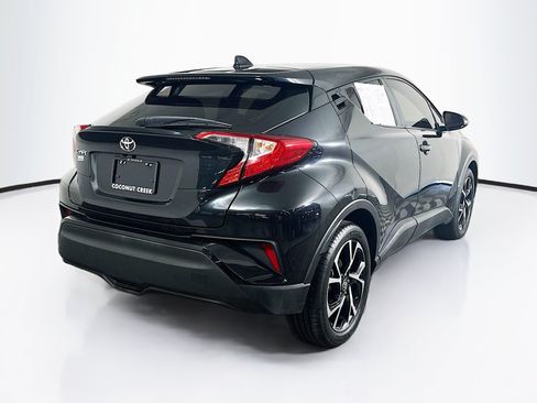 Used 2021 Toyota C-HR XLE FWD image 3
