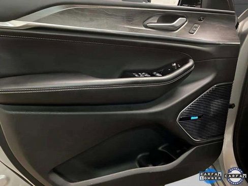 Used 2023 Jeep Grand Cherokee Overland w/ Luxury Tech Group IV image 14