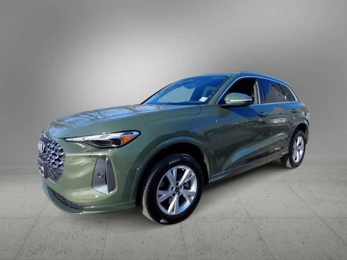 Used 2025 Audi Q5 Premium w/ Convenience Package image 4