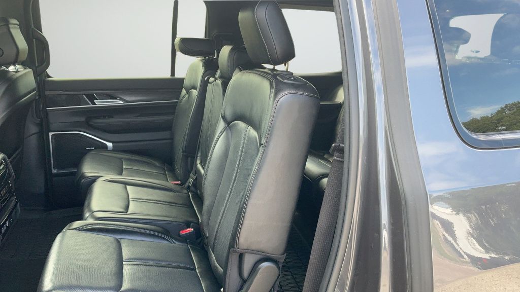 Used 2024 Jeep Wagoneer Series II w/ Flexible Seating Group RWD image 20