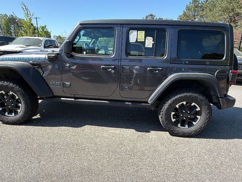 Used 2025 Jeep Wrangler Unlimited Rubicon 4xe w/ Convenience Group AWD/4WD image 11