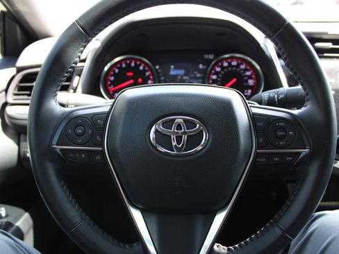 Used 2020 Toyota Camry XSE image 20