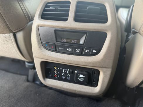 Used 2016 Honda Pilot Touring image 19