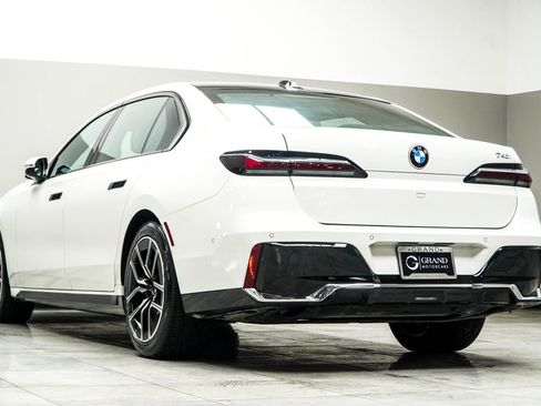 Used 2025 BMW 740i RWD image 11