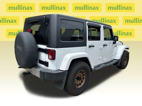 Used 2018 Jeep Wrangler Unlimited Sahara w/ Connectivity Group AWD/4WD image 2
