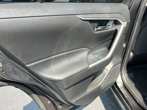 Used 2020 Toyota RAV4 XLE w/ Convenience Package FWD image 22