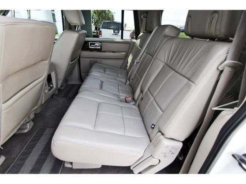 Used 2010 Lincoln Navigator L 2WD image 7