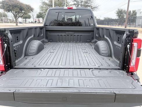 Used 2025 Ford F450 Platinum w/ FX4 Off-Road Package image 19