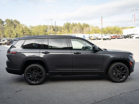 Used 2025 Jeep Grand Cherokee L Limited AWD/4WD image 11