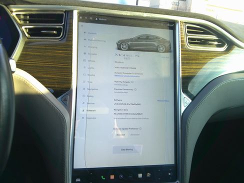Used 2015 Tesla Model S 85 RWD image 16