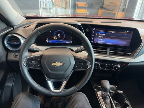 Used 2025 Chevrolet Trax LT w/ LT Convenience Package image 33