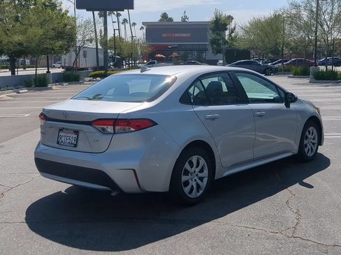 Used 2021 Toyota Corolla LE FWD image 7