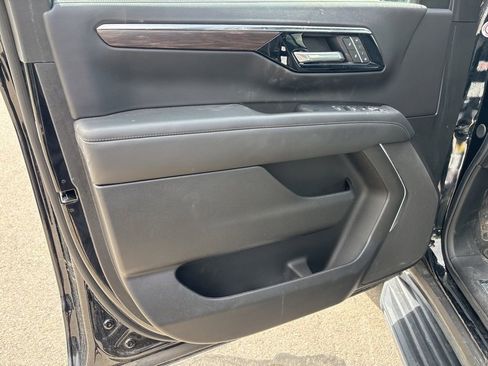 Used 2025 Chevrolet Tahoe LT AWD/4WD image 3