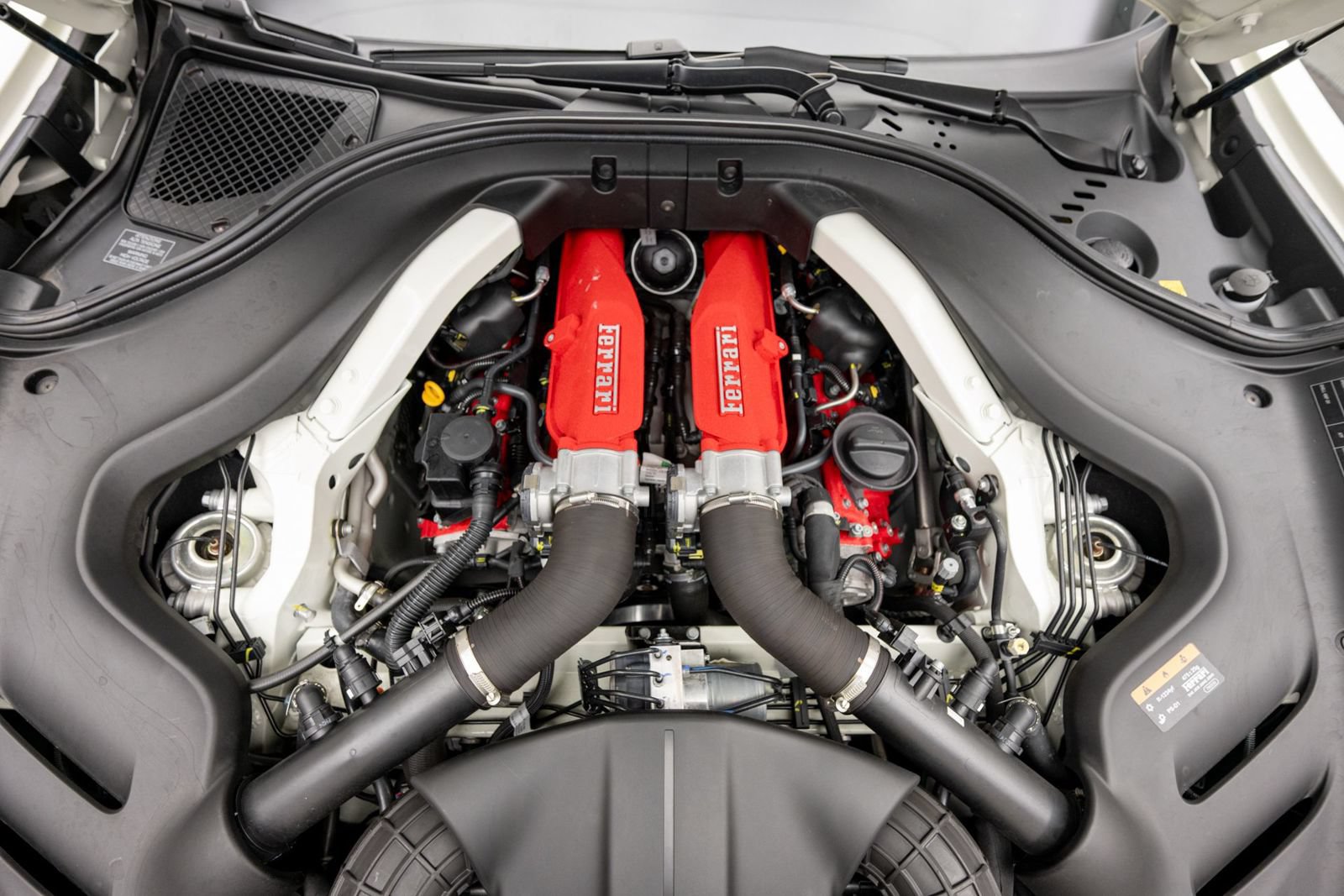 Used 2025 Ferrari Roma Spider RWD image 46