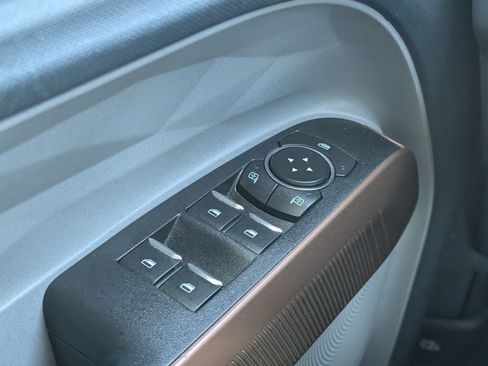 Used 2022 Ford Maverick Lariat w/ Lariat Luxury Package image 12