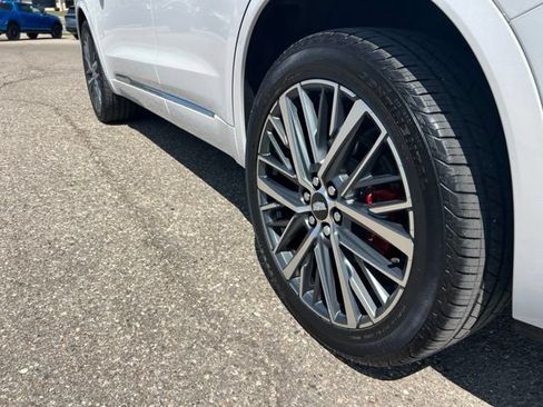 Used 2024 Cadillac XT6 Sport w/ Technology Package AWD/4WD image 28