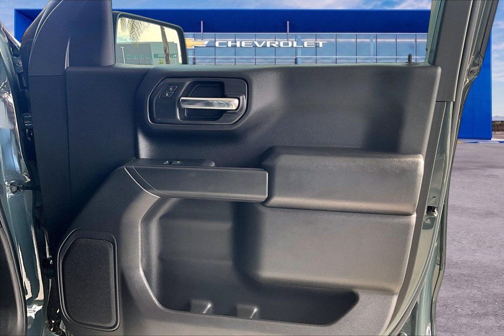 Used 2025 Chevrolet Silverado 1500 Custom Trail Boss w/ Dark Appearance Package AWD/4WD image 18