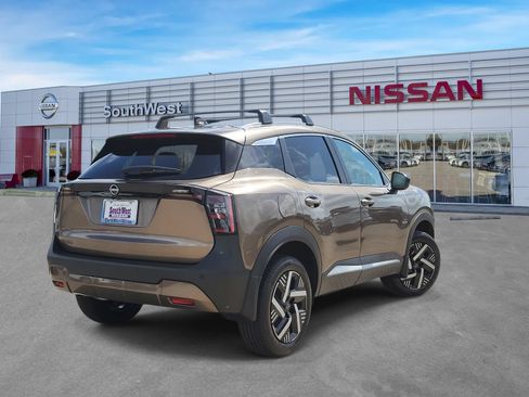 New 2026 Nissan Kicks SV w/ Cold Weather Package FWD image 5