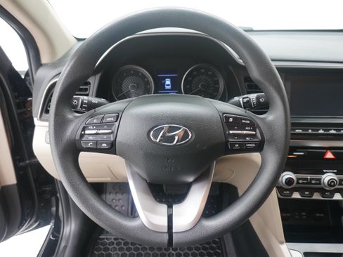 Used 2020 Hyundai Elantra SEL FWD image 15