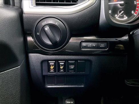 Used 2017 Nissan Titan SV AWD/4WD image 13