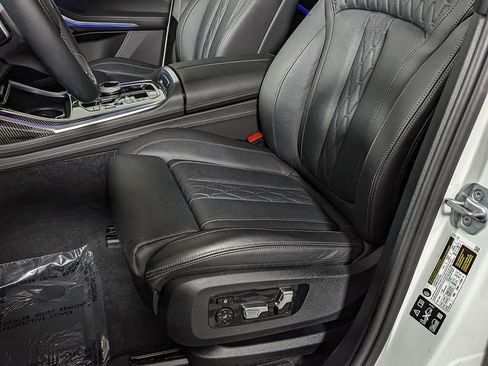 Certified 2025 BMW X7 M60i image 22