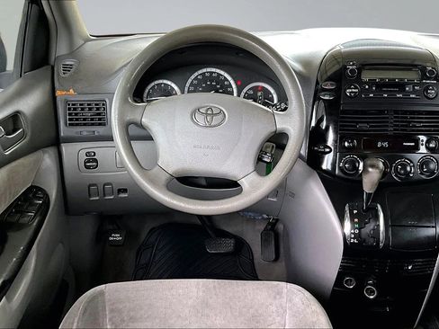 Used 2004 Toyota Sienna image 8