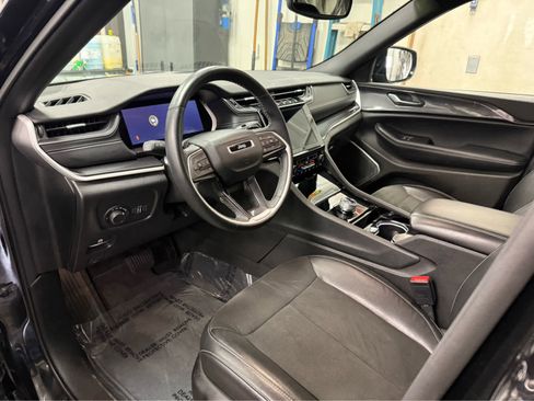 Used 2021 Jeep Grand Cherokee L Laredo image 11