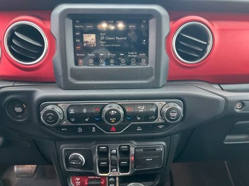 Used 2020 Jeep Gladiator Rubicon w/ Cold Weather Group AWD/4WD image 17