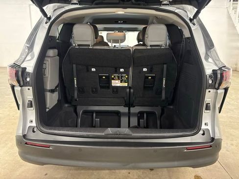 Certified 2025 Toyota Sienna XLE FWD image 24