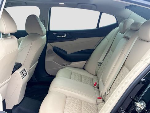 Used 2016 Nissan Maxima Platinum FWD image 16