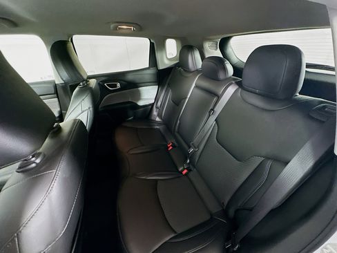 Used 2022 Jeep Compass Latitude image 25