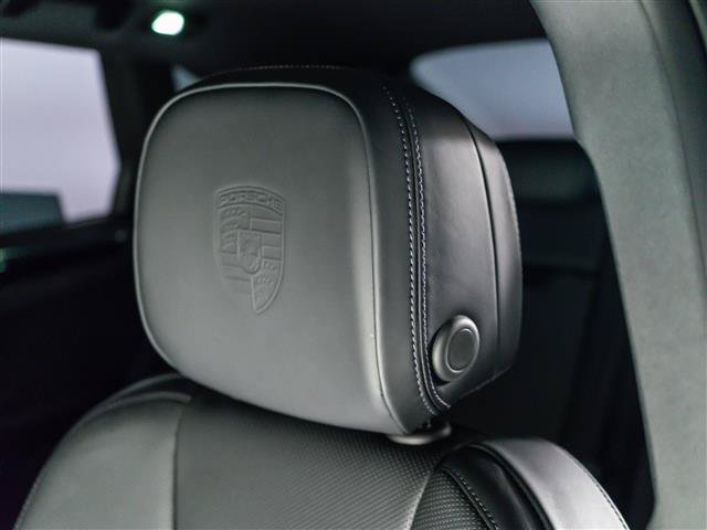 Used 2026 Porsche Macan AWD/4WD image 22
