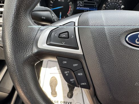 Used 2015 Ford Fusion SE FWD image 12