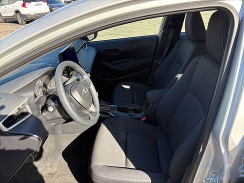Used 2025 Toyota Corolla LE image 24