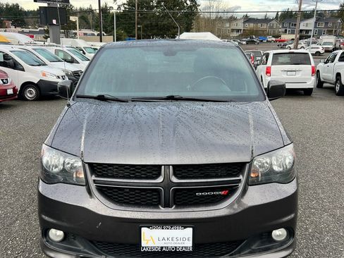 Used 2020 Dodge Grand Caravan GT image 2