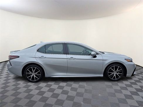 Used 2023 Toyota Camry SE image 7