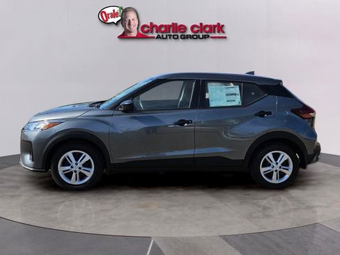 Used 2025 Nissan Kicks Play S image 3