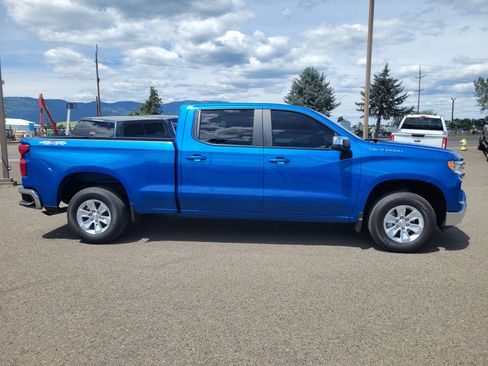 Used 2023 Chevrolet Silverado 1500 LT AWD/4WD image 2