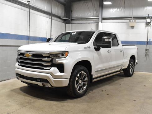Used 2023 Chevrolet Silverado 1500 High Country w/ Max Trailering Package image 2