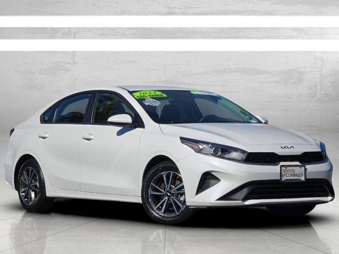 Used 2023 Kia Forte LXS FWD image 2