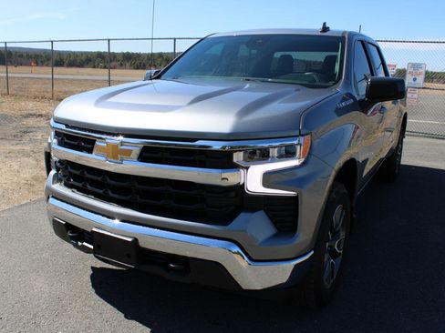 Used 2023 Chevrolet Silverado 1500 LT image 2