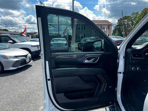 Used 2022 GMC Yukon XL AT4 image 9