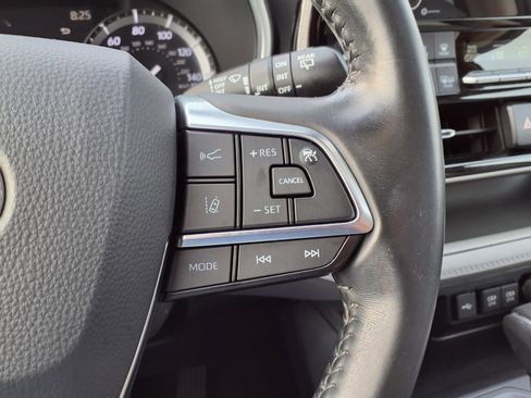 Certified 2021 Toyota Highlander XLE FWD image 23