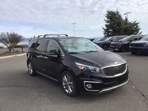 Used 2017 Kia Sedona SX Limited w/ Option Group 030 image 4