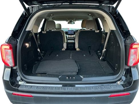 Used 2022 Ford Explorer XLT image 19