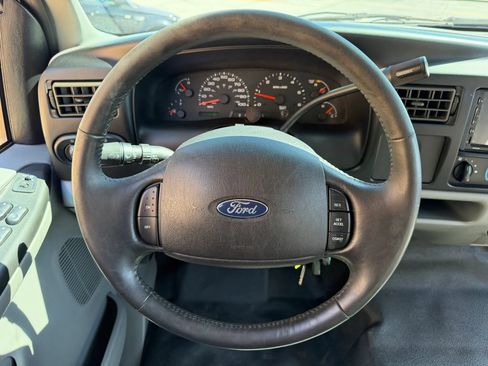 Used 2005 Ford Excursion XLS RWD image 11