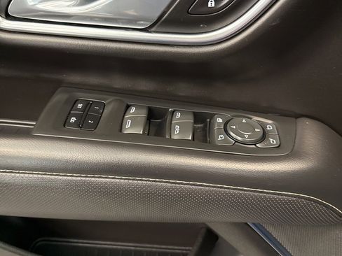 Used 2021 GMC Yukon SLT w/ SLT Premium Package image 11